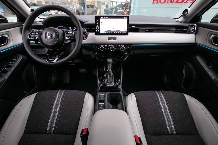 Vehicle Image 16