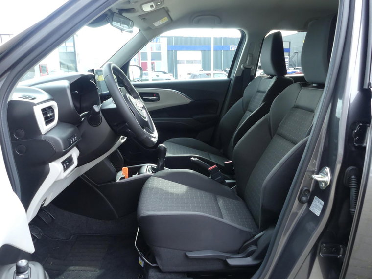 Vehicle Image 11