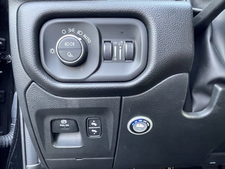 Vehicle Image 35