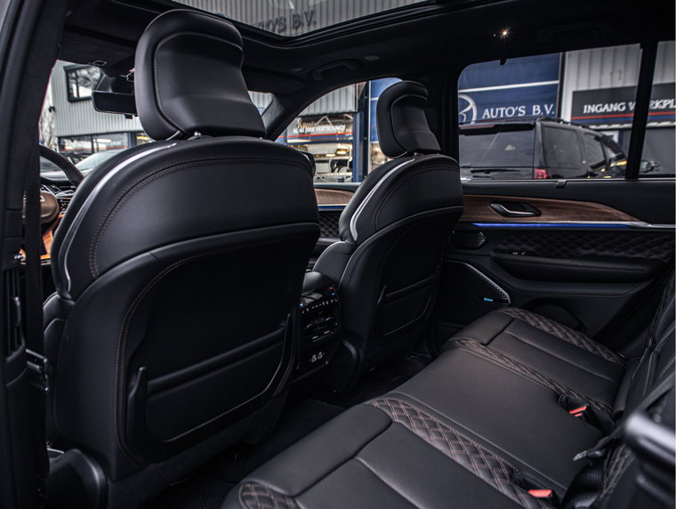 Vehicle Image 13
