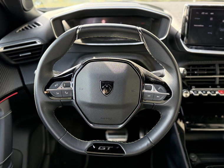 Vehicle Image 25