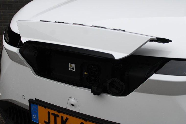 Vehicle Image 32
