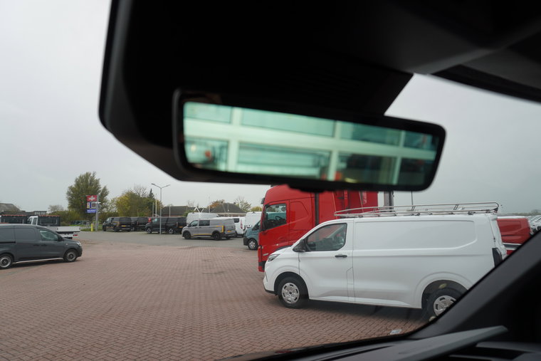 Vehicle Image 30