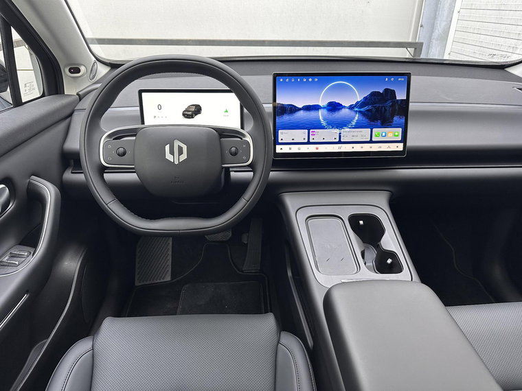 Vehicle Image 16