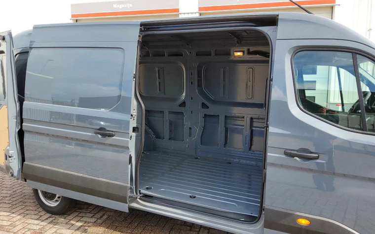 Vehicle Image 8