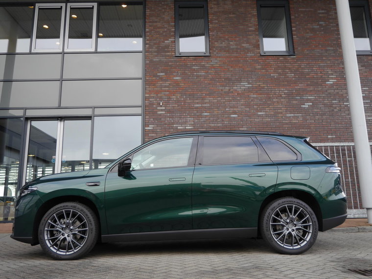 Vehicle Image 4