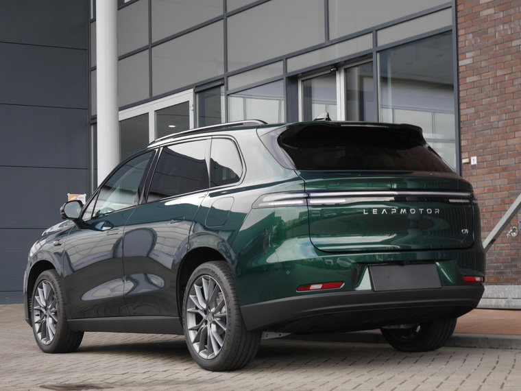 Vehicle Image 6