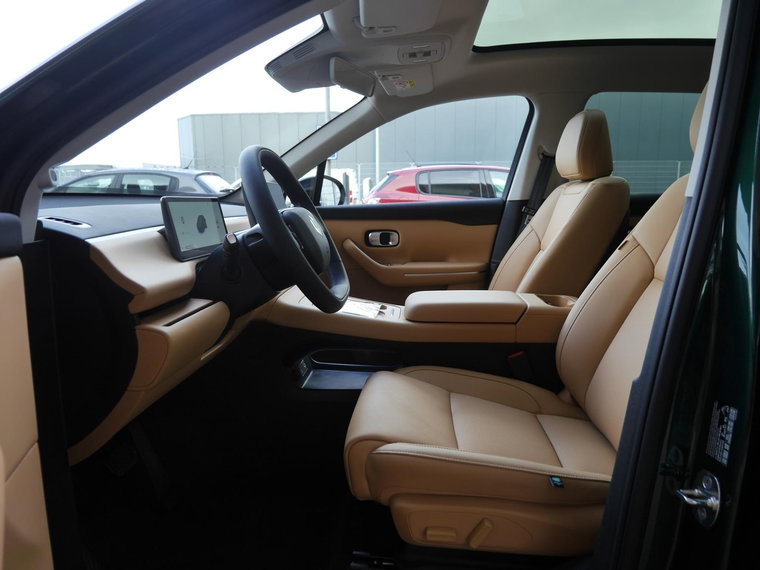 Vehicle Image 8