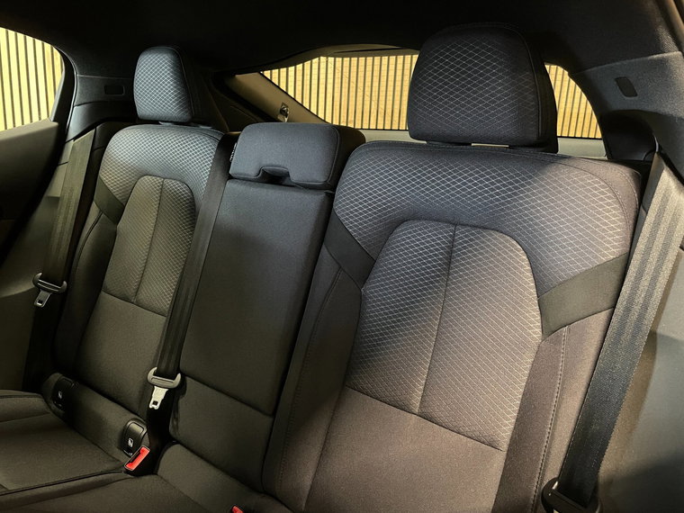 Vehicle Image 38