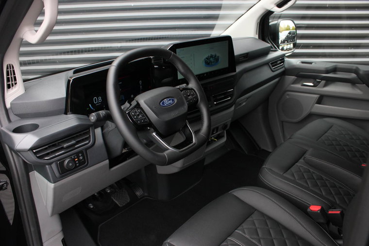 Vehicle Image 25