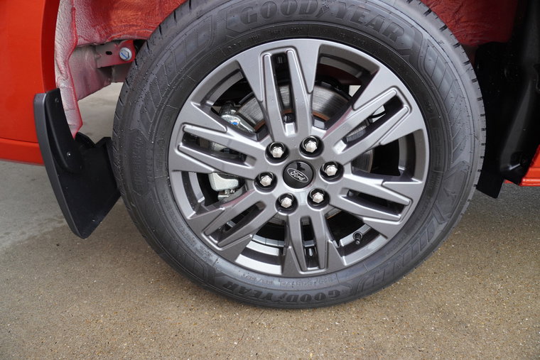 Vehicle Image 12