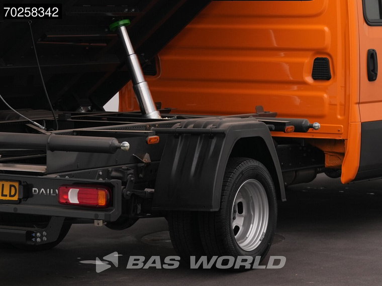 Vehicle Image 38