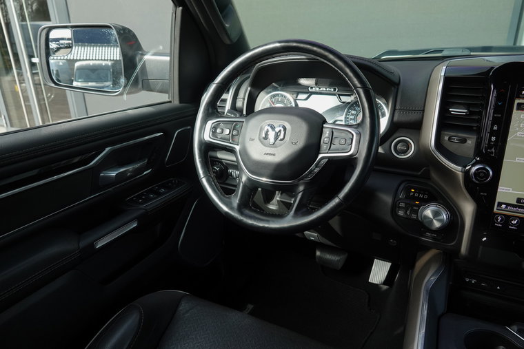 Vehicle Image 25