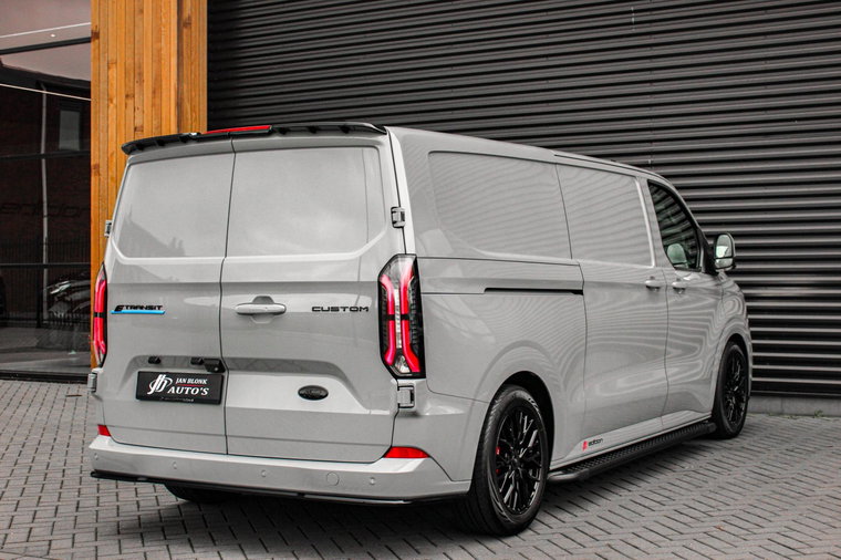 Vehicle Image 9