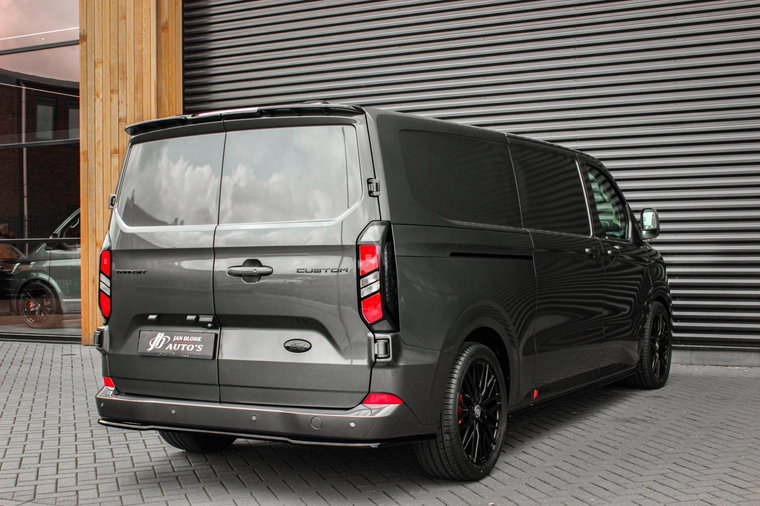Vehicle Image 12