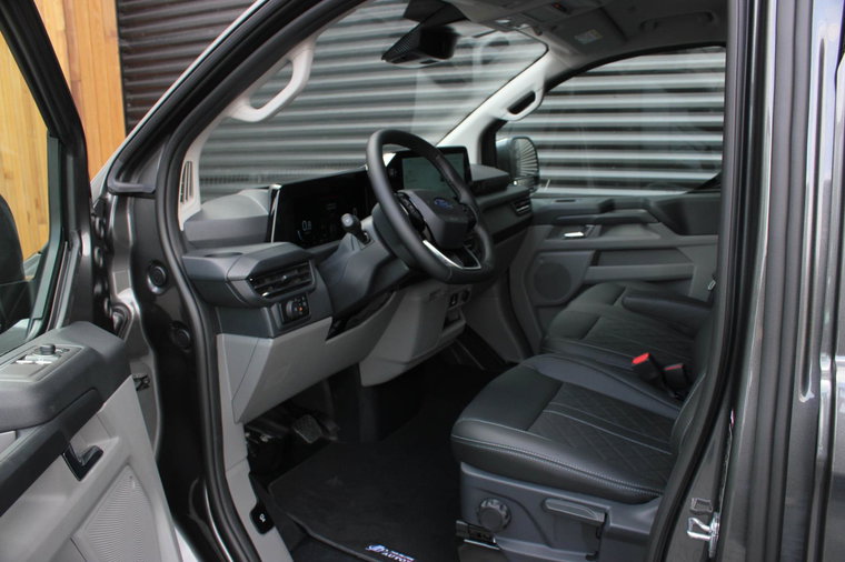 Vehicle Image 16