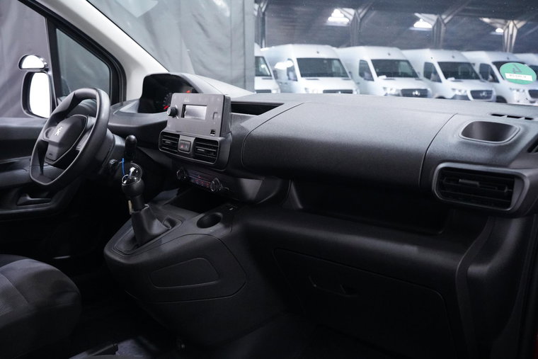 Vehicle Image 21