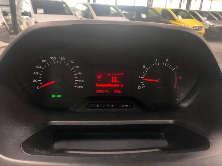 Vehicle Image 22