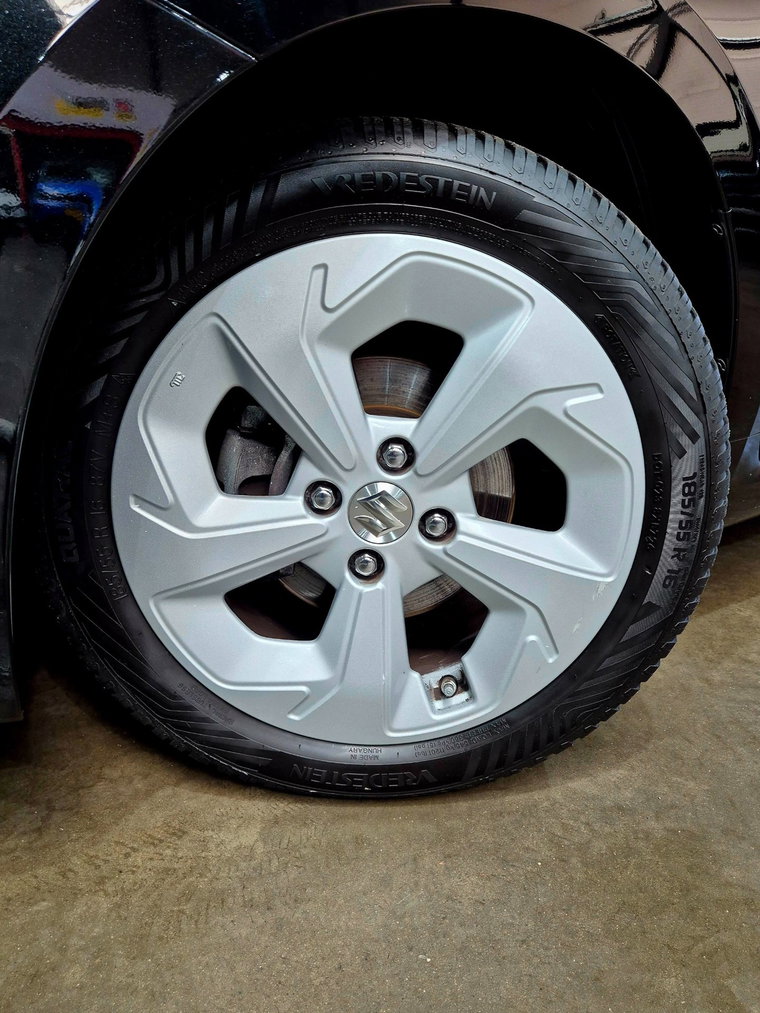 Vehicle Image 12