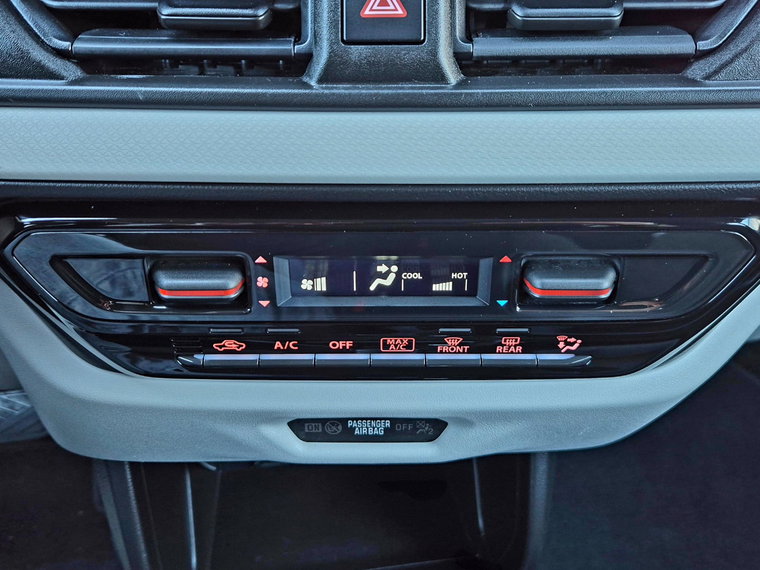 Vehicle Image 28