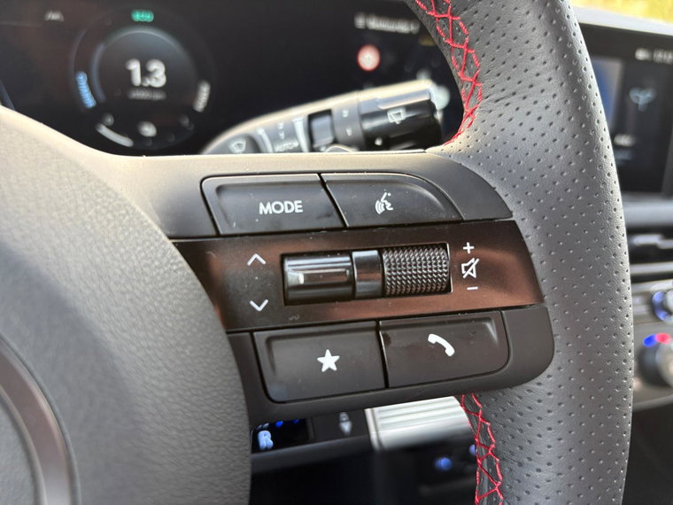 Vehicle Image 23