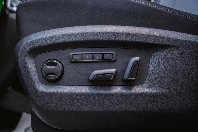 Vehicle Image 28