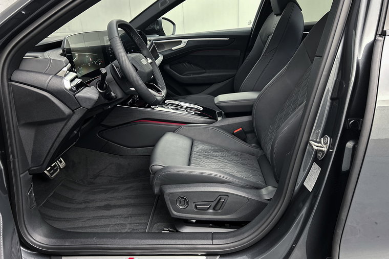 Vehicle Image 32