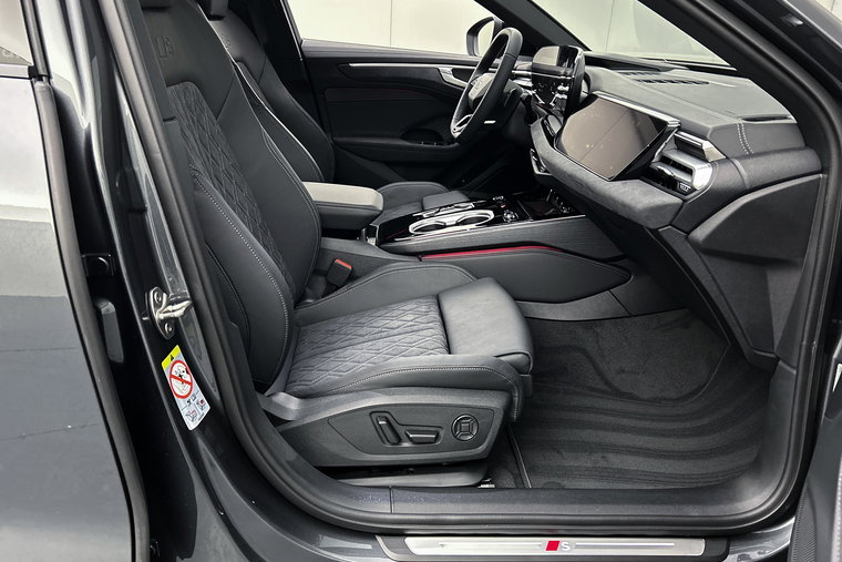 Vehicle Image 33