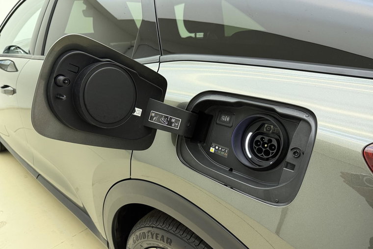 Vehicle Image 19