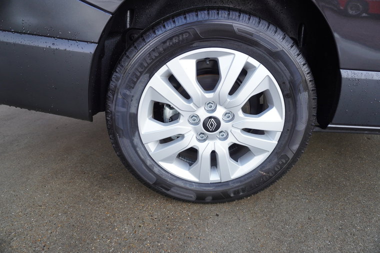 Vehicle Image 12