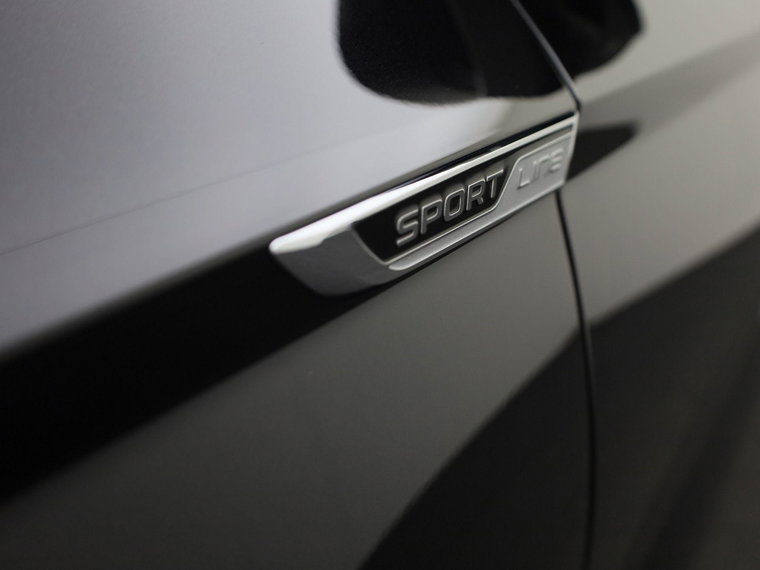 Vehicle Image 32