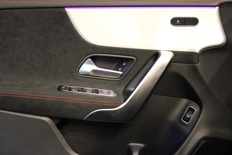Vehicle Image 21