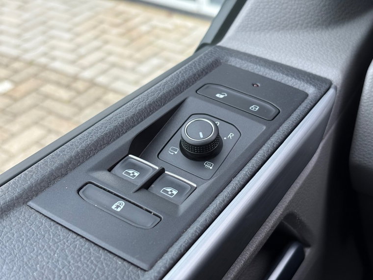 Vehicle Image 40