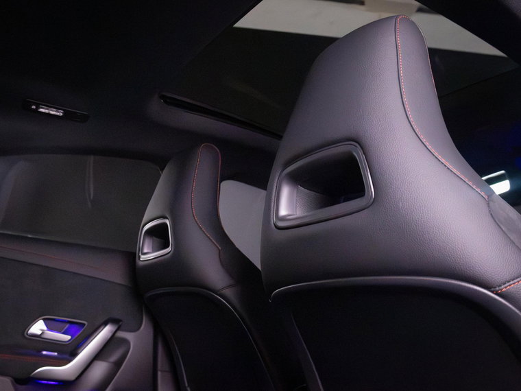 Vehicle Image 32