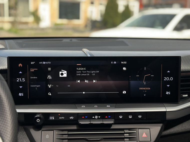Vehicle Image 35