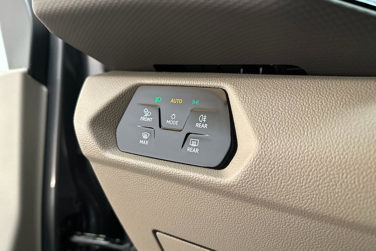 Vehicle Image 17