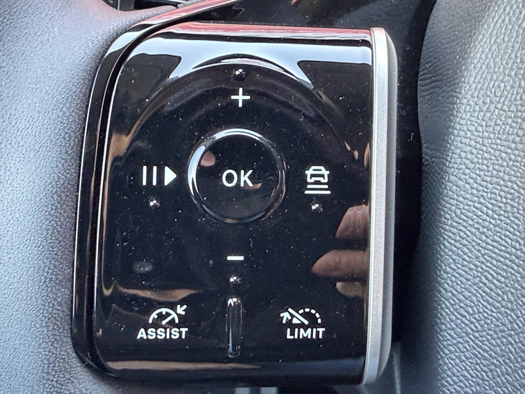 Vehicle Image 26