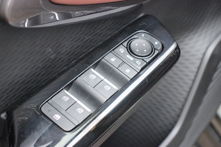 Vehicle Image 32
