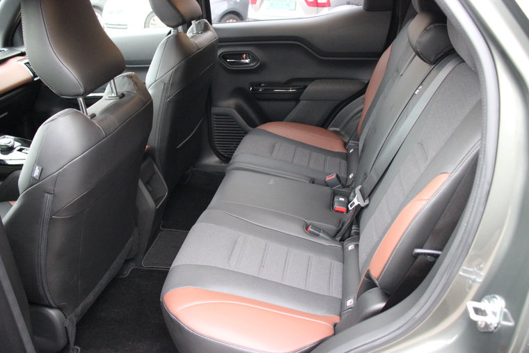 Vehicle Image 8