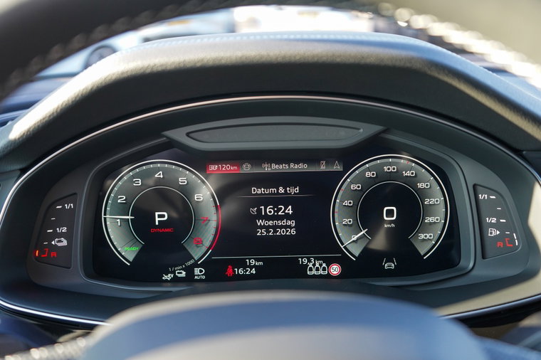 Vehicle Image 25