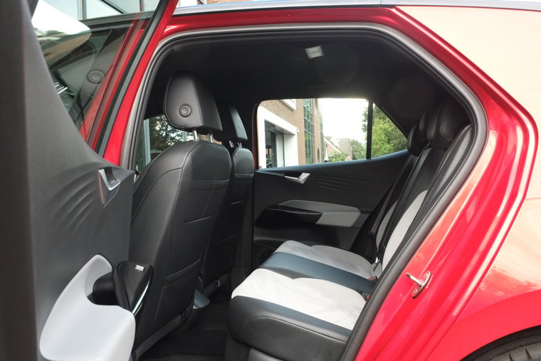 Vehicle Image 11