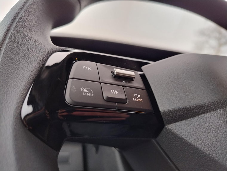 Vehicle Image 35