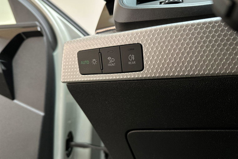 Vehicle Image 16