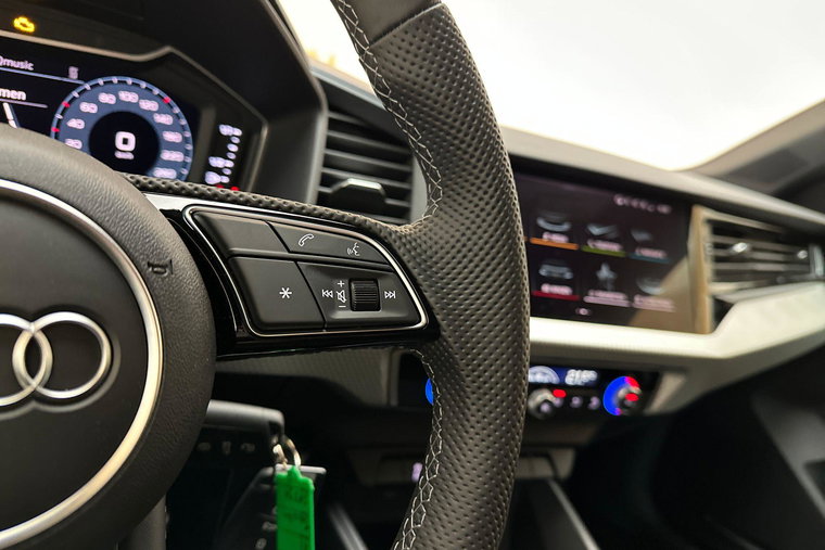 Vehicle Image 19
