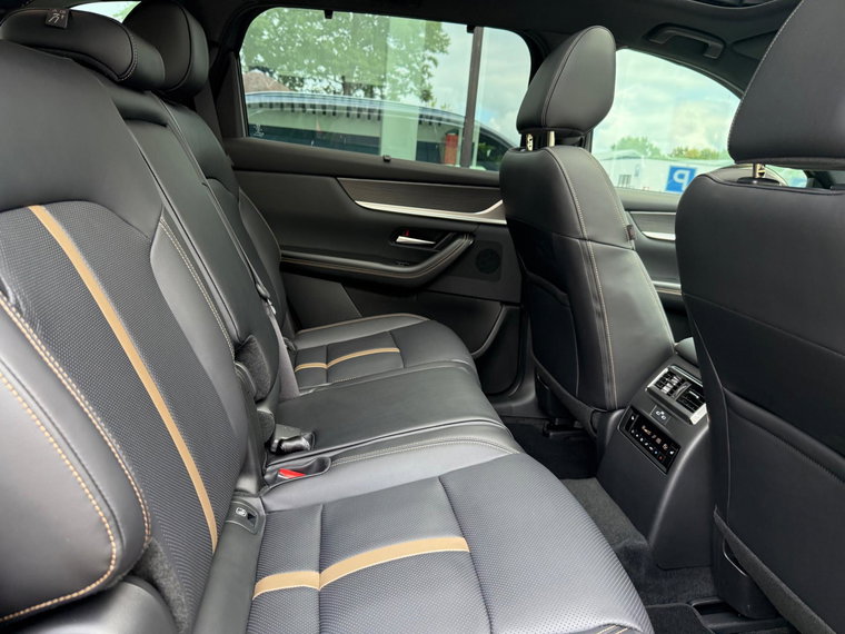 Vehicle Image 36