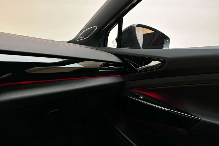 Vehicle Image 38