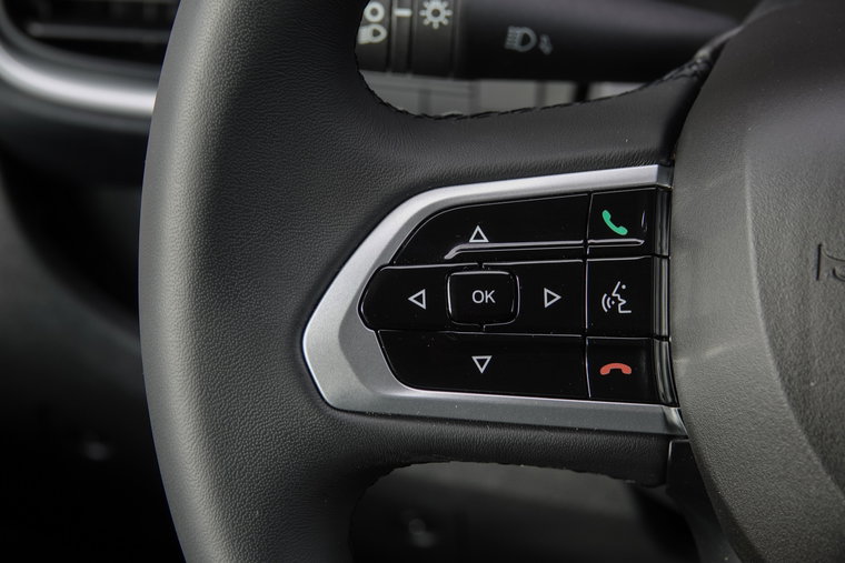 Vehicle Image 25