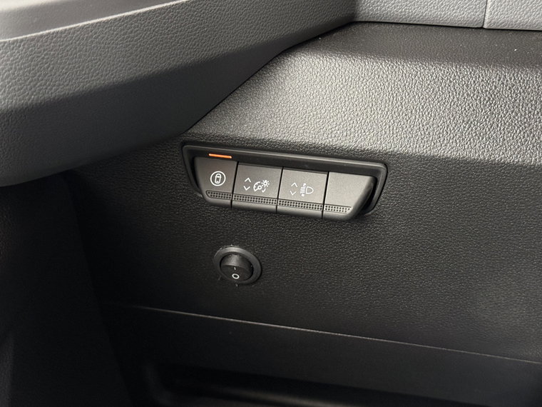 Vehicle Image 40
