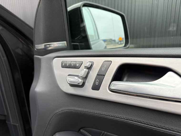 Vehicle Image 32