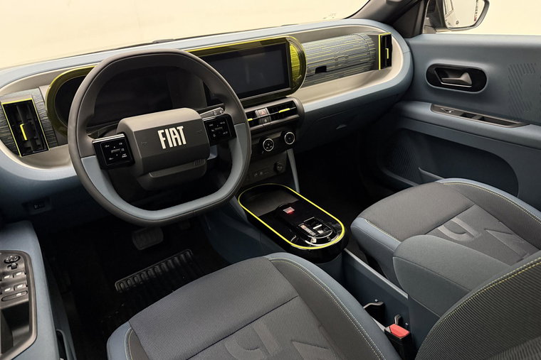 Vehicle Image 16